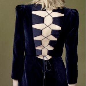 Tara Jarmon , 44,Elegant Black Dress with Unique Back Design